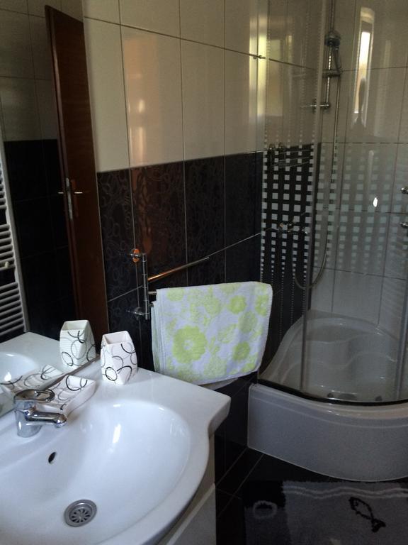 Guest House Josipović Korenica Extérieur photo